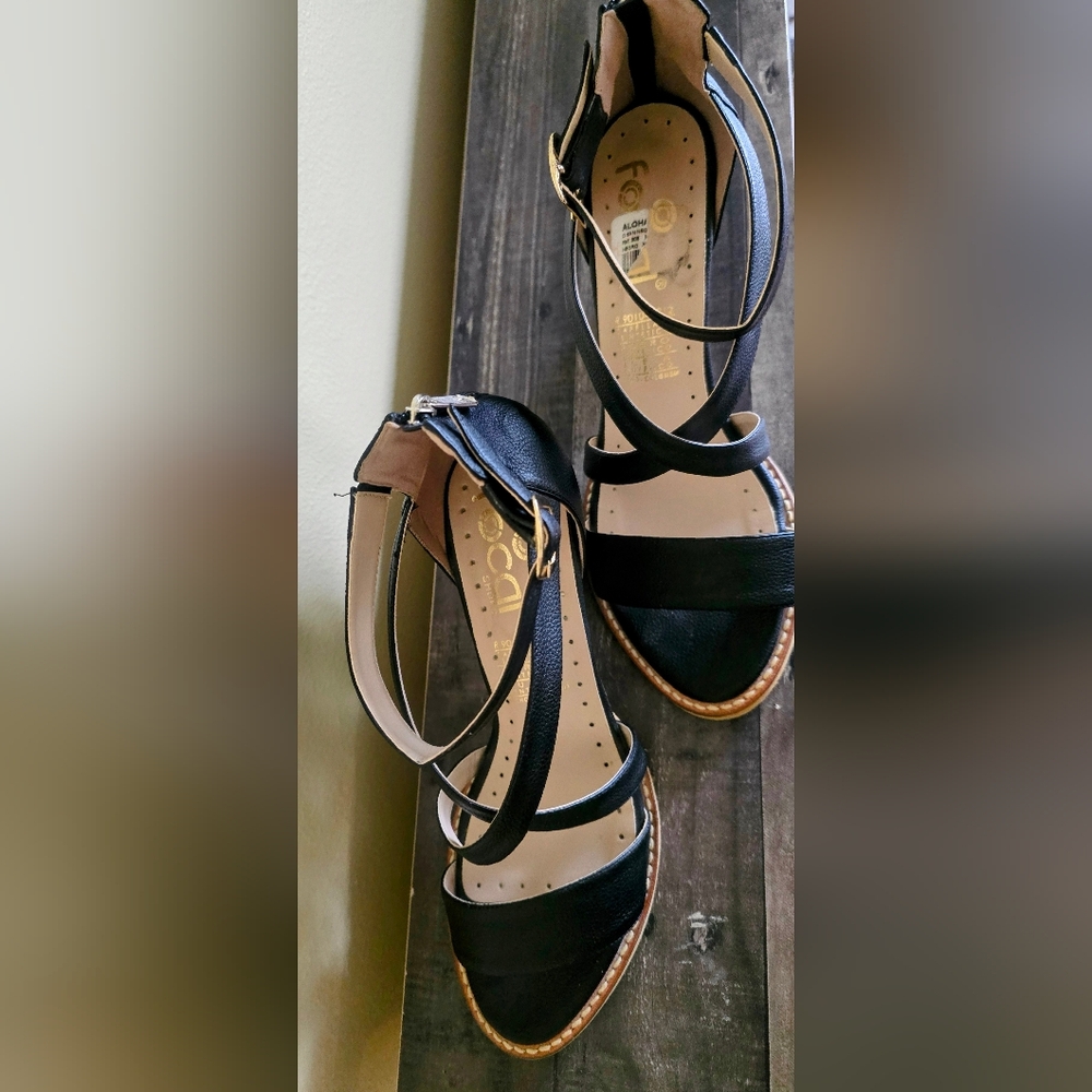 Focal Size 8 Black Strappy Sandals